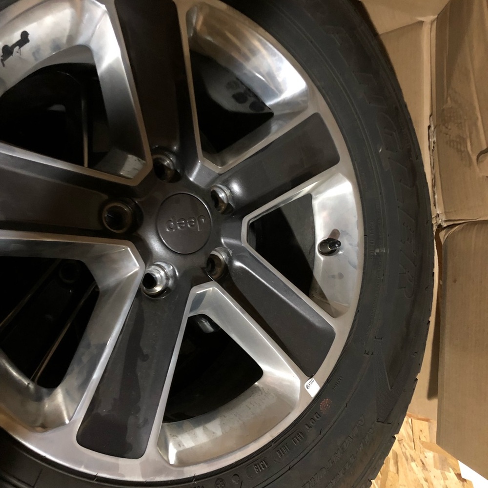 5 barely driven 2019 Jeep rims and tires